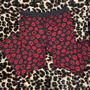 XL kiss mark pj pants